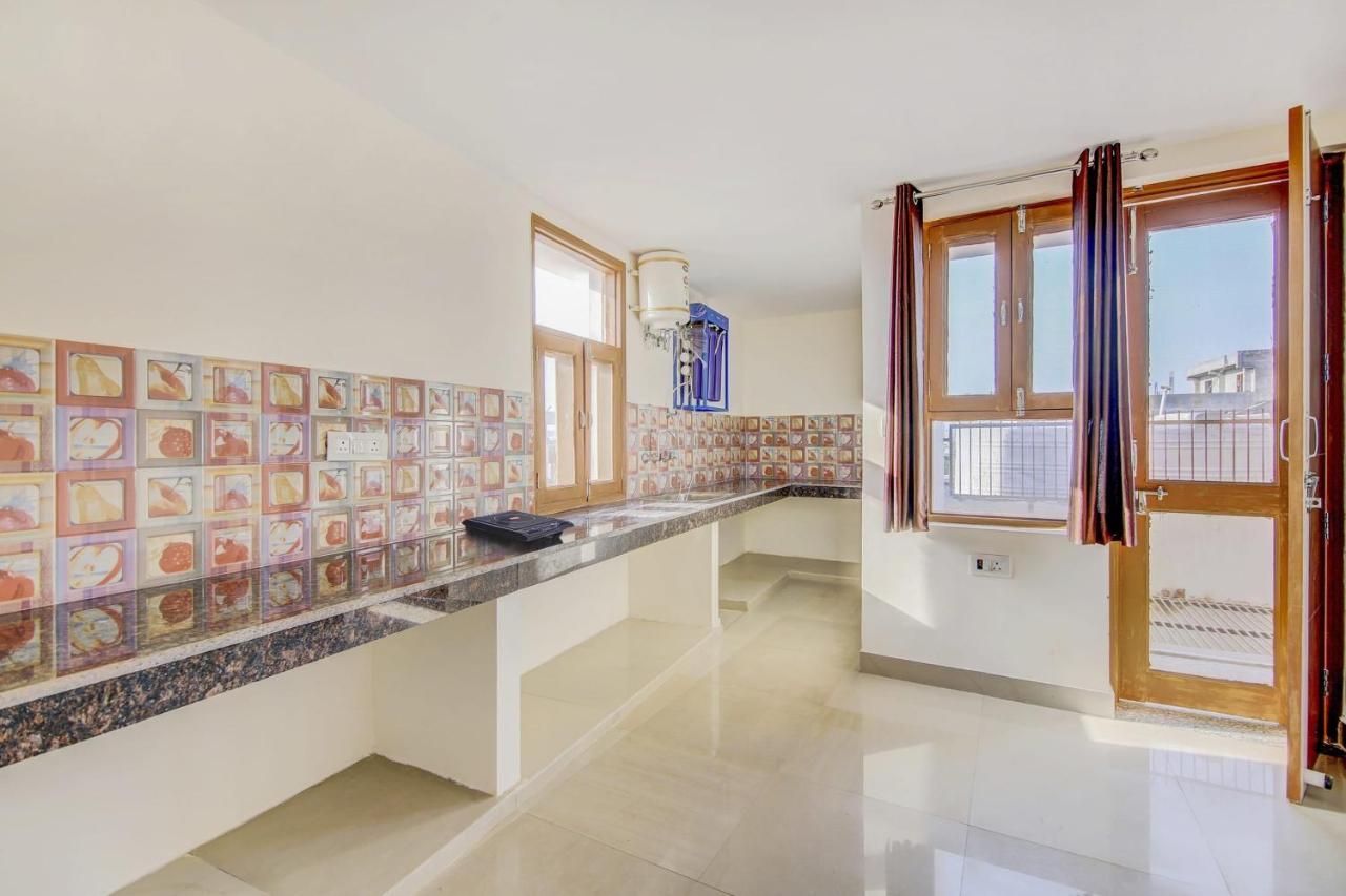 Collection O City Near Prem Mandir Gurgaon Exterior photo